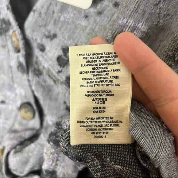 Free People NEW Size Medium Caroline Cropped Cardigan Carbon - Picture 3 of 7